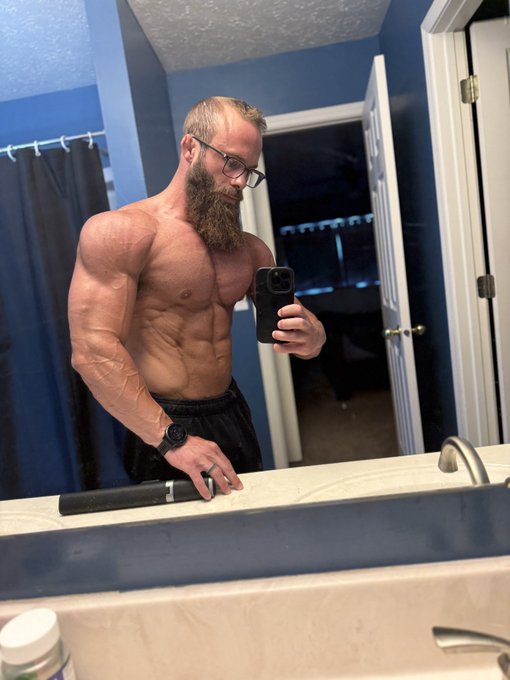 schober222's tweet photo. “How much weight do I need to lose on a cut to see abs?”⁠
⁠
Most people get this completely wrong
⁠
You think you only need to drop 15-20 pounds
⁠
But it’s normally a lot more than that
⁠
If you really want to get lean...like visible abs, jawline popping, shirts fitting different...⁠
⁠
You probably need to lose more than you think
⁠
And that’s not necessarily a bad thing
⁠
You gotta strip away the fat until your muscle shows
⁠
So how do you know when you’re lean enough?⁠
⁠
Here’s a good checklist:⁠
⁠
You’ve lost most of the fat around your midsection (especially lower stomach)⁠ and abs are visibly noticeable
⁠
Can see clear muscle definition in your arms, shoulders, and chest⁠

Veins are popping up everywhere
⁠
Feel “flat” but look leaner in the mirror⁠

Legs have separation in them
⁠
Fitting into clothes you haven’t worn in years⁠
⁠
You’ve hit a point where pushing further starts to affect strength, sleep, mood, libido or recovery⁠ (gonna be part of the process if trying to get super lean, suck it up if single digit BF is the goal)
⁠
And the most important metric⁠
⁠
Progress pictures
⁠
If the mirror still shows softness in key areas (like lower stomach, love handles, thighs), you’re not done yet...even if the scale says you’ve lost 20 lbs
⁠
Remember this...⁠
⁠
The goal of a cut isn’t a certain number⁠
⁠
It’s a look
⁠
The deeper you go, the harder it's going to get
⁠
No way to sugarcoat it
⁠
Don’t sell yourself short and quit though
⁠
Push until the mirror tells you you’re done
⁠
10-12% body fat is a good goal for the average person

Single digit if trying to step on stage, photoshoot or just wanna see what you’re made of

Getting lean is also setting you up to be in a really good anabolic spot if you reverse out properly

Can put on a lot of muscle while staying lean if you’re disciplined (reverse out is often tougher for most people than the actual cut, STAY DISCLIPLINED)
⁠
It will all be worth it in the end, I promise you that 

Don’t give up and as always…

DBAP