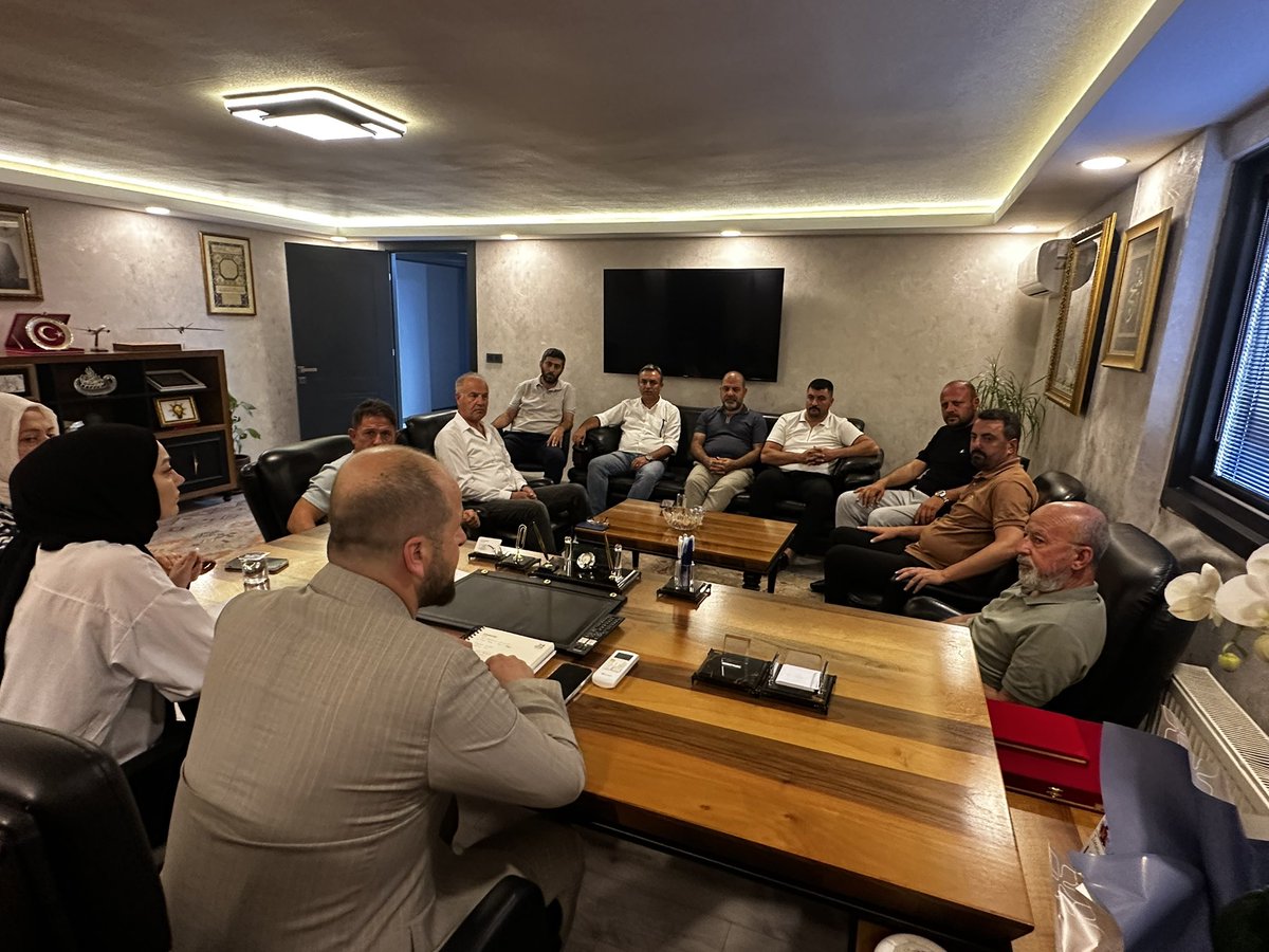 AkGolbasiResmi's tweet photo. AK Partimizin 25. Kuruluş Yıl Dönümü dolayısıyla Millet Bahçesi’nde gerçekleştirilecek kutlama programına ilişkin hazırlıkları değerlendirmek üzere, İlçe Başkanımız Sn. @Slmakcyln başkanlığında Olağanüstü Yürütme Kurulu Toplantımızı gerçekleştirdik.

Hayırlara vesile olsun.

@hakanhanozcan @AkpartiAnkara