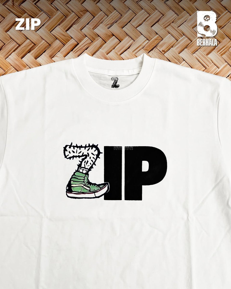 Berhalamerch's tweet photo. Ready Stock!

Tshirt ZIP Vans x Supreme x Bad Brains RIP OFF | White
🆓(Free Sticker)🆓

Official Merchandise | 1312% Original Merchandise!
Brand New | Limited Stock

The available sizes are in centimeters (LxP):
S (54x71)
M (57x74)
L (60x76)
XL (63x79)
XXL (66x82) https://t.co/1CpmieOtRs