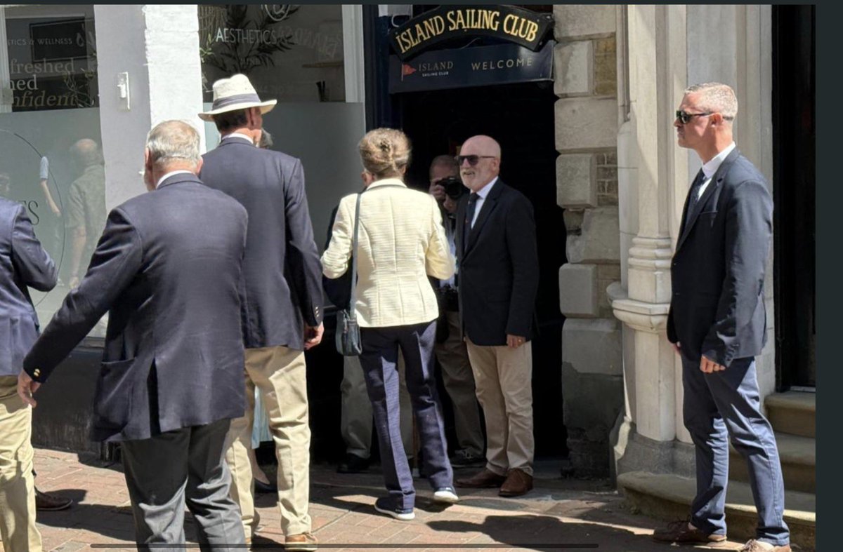 aimee_daisies's tweet photo. Princess Anne and Sir Tim Laurence have arrived on the Isle of Wight for the 200th Cowes Week! ⛵️

📸 @iwcponline https://t.co/IbNC3Tb5un