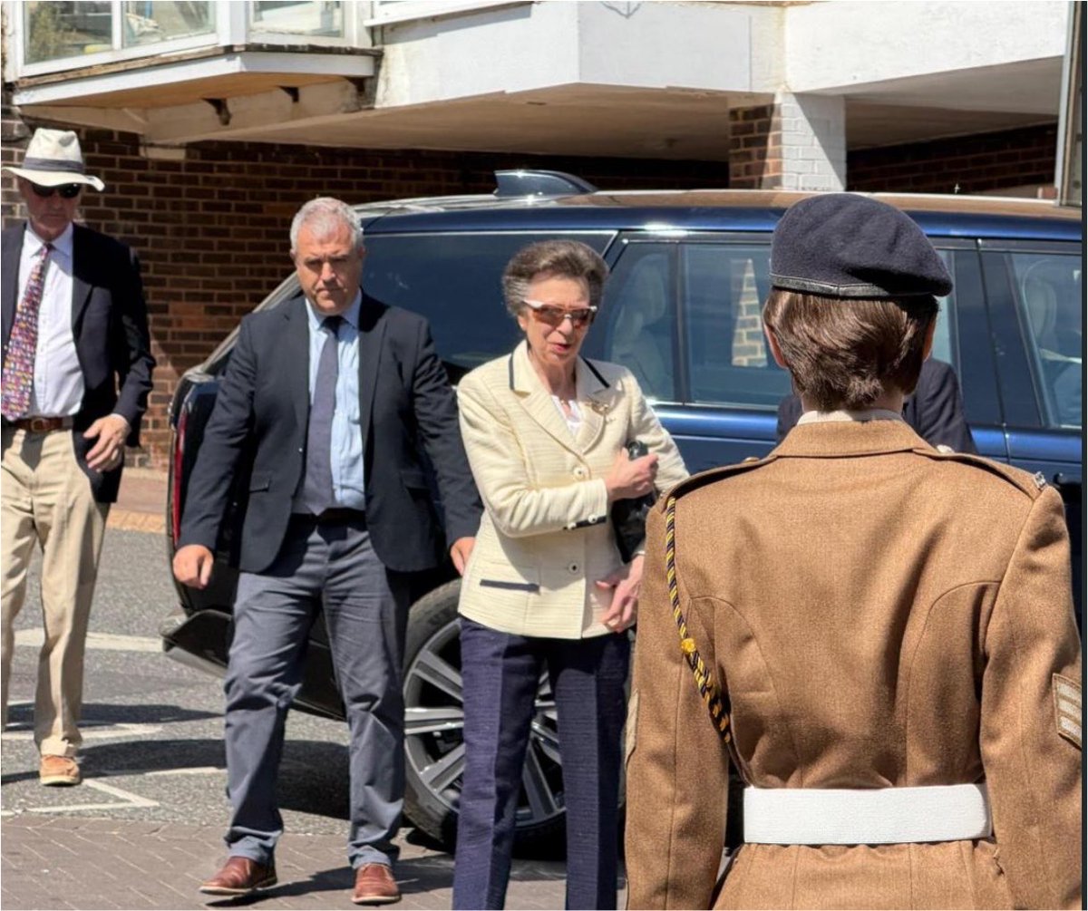 aimee_daisies's tweet photo. Princess Anne and Sir Tim Laurence have arrived on the Isle of Wight for the 200th Cowes Week! ⛵️

📸 @iwcponline https://t.co/IbNC3Tb5un