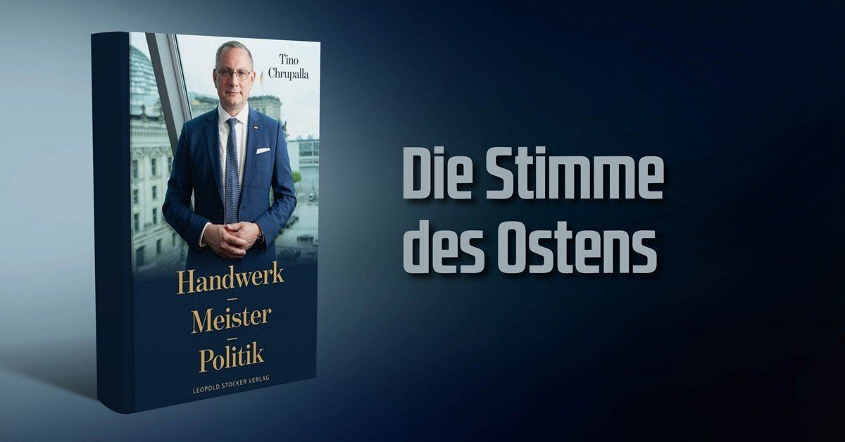 COMPACTMagazin's tweet photo. 📘 Die Stimme des Ortens: Das neue Buch von Tino Chrupalla jetzt bei COMPACT! 📘

Tino Chrupalla ist Malermeister. Das war er, bevor er Politiker wurde, und er ist es geblieben, selbst als Bundesvorsitzender der stärksten Oppositionspartei Deutschlands. In diesem Buch erzählt er, wie beides zusammengehört. Von seinem Leben, von seinem Weg in die Politik, von innerparteilichen Kämpfen und einem Nadelstich in Ingolstadt, von Faxgeräten im Bundestag und Kaffee an Laternenpfählen in Dörfern, an die vor ihm noch nie jemand ein Wahlplakat gehängt hat.

Die ganze Geschichte des Friedenspolitikers, der die AfD auf Kurs hält. Das sollten Sie lesen!

➡️ Das Buch gibt es hier: https://t.co/G4P1T4U8eV