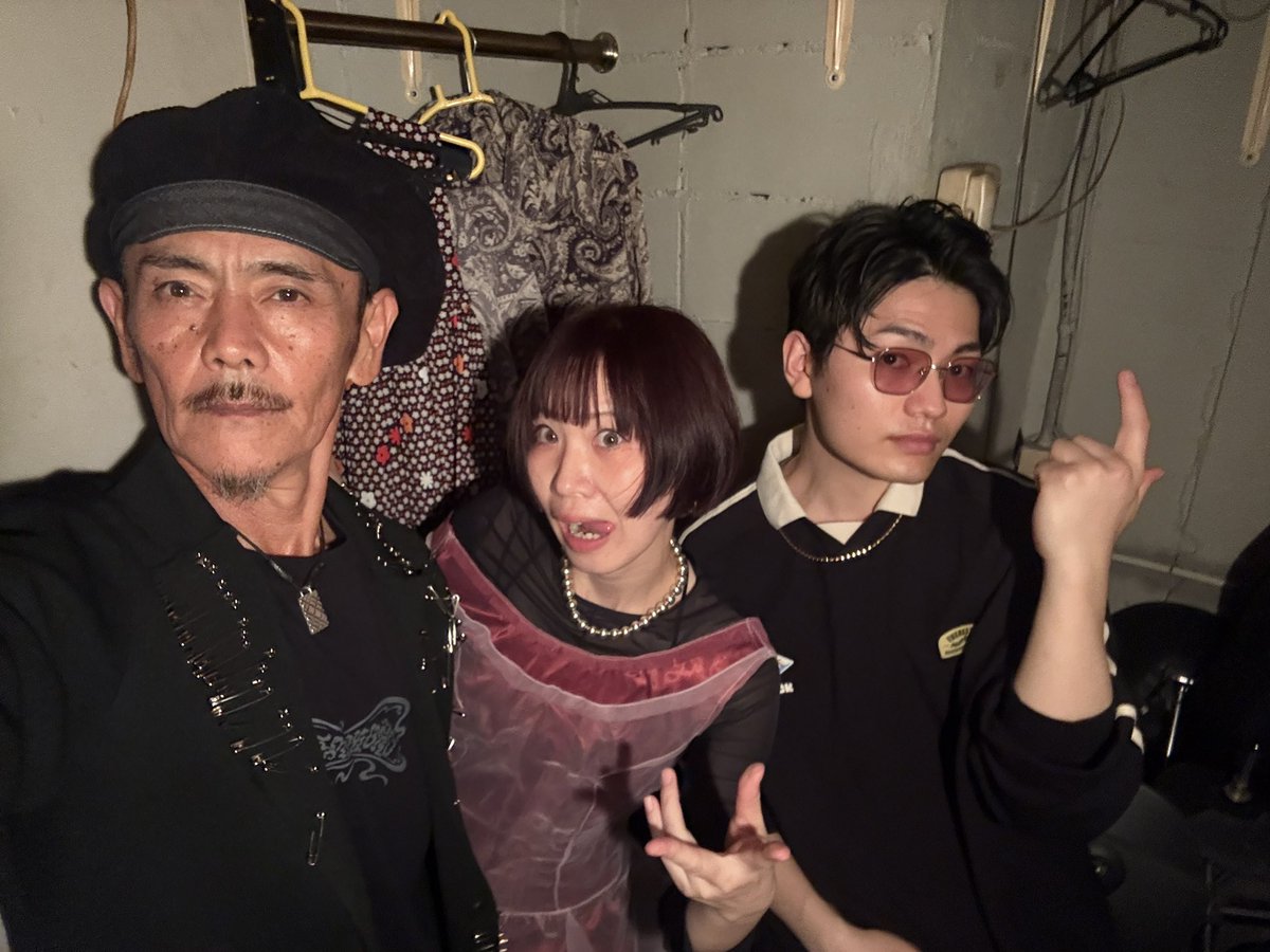 bokuiru_dameko's tweet photo. 本日アンダーグラウンドアジトでのライブ最高の1日でした！Y.A.Dさんのギターまさやさんとの再会もめちゃくちゃ嬉しかった！そしてボーカルヤナギさんの歌も痺れました〜！タイミングあわず全演者さんとは写真撮れなかったけど、みんな最高だった🔥やっぱアジトは最高や！次回は9/5新大久保Earthdom！ https://t.co/m8qoXq8ufX