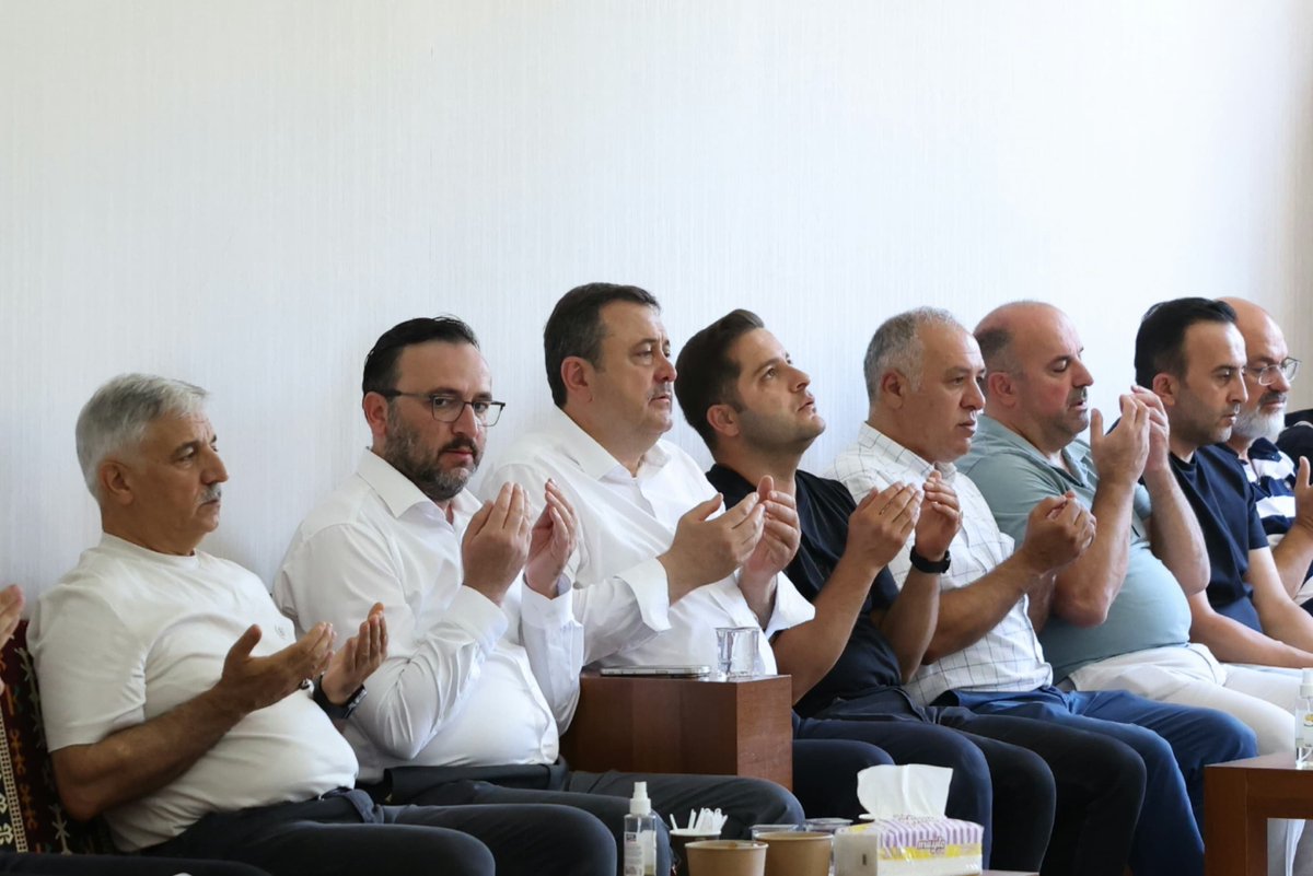 AKPartiG_Antep's tweet photo. İl Başkanımız Sayın Fatih Muhaddis Fedaioğlu, Gaziantep Milletvekilimiz Sayın Bünyamin Bozgeyik, Gaziantep Büyükşehir Belediye Başkanımız Sayın Fatma Şahin, Şahinbey Belediye Başkanımız Sayın Mehmet Tahmazoğlu, Şahinbey İlçe Başkanımız Sayın Mehmet Tiryaki, İl Gençlik Kolları Başkanımız Sayın Mustafa Durmuş, Şahinbey İlçe Gençlik Kolları Başkanımız Sayın Muhammet İkram Aslan ve Şahinbey İlçe Kadın Kolları Başkanımız Sayın Gamze Gül Günsoy ile birlikte, CHP Gaziantep Milletvekili Sayın Hasan Öztürkmen'in ahirete irtihal eden kıymetli ağabeyi merhum Salih Öztürkmen için taziye ziyaretinde bulunduk.

Merhuma Cenab-ı Allah'tan rahmet, başta Sayın Hasan Öztürkmen olmak üzere kederli ailesine ve yakınlarına sabır ve başsağlığı diliyoruz.

@abuyukgumus 
@fmfedaioglu 
@BBozgeyik_27 
@FatmaSahin 
@mtahmazoglu 
@avmehmettiryaki 
@avmustafadurmus
@mikramarslan 
@GamzeGulGunsoy 
@hasanozturkmen 
@Akparti