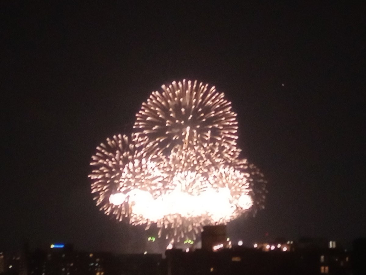 krrydrop's tweet photo. ボドゲ＆花火観賞

板橋の花火見てきました

主催バブさん
ありがとうございました(  . .)"

２０人規模でボドゲをした後、
飲みながら花火鑑賞
最高でした！ https://t.co/HTate6GIoO