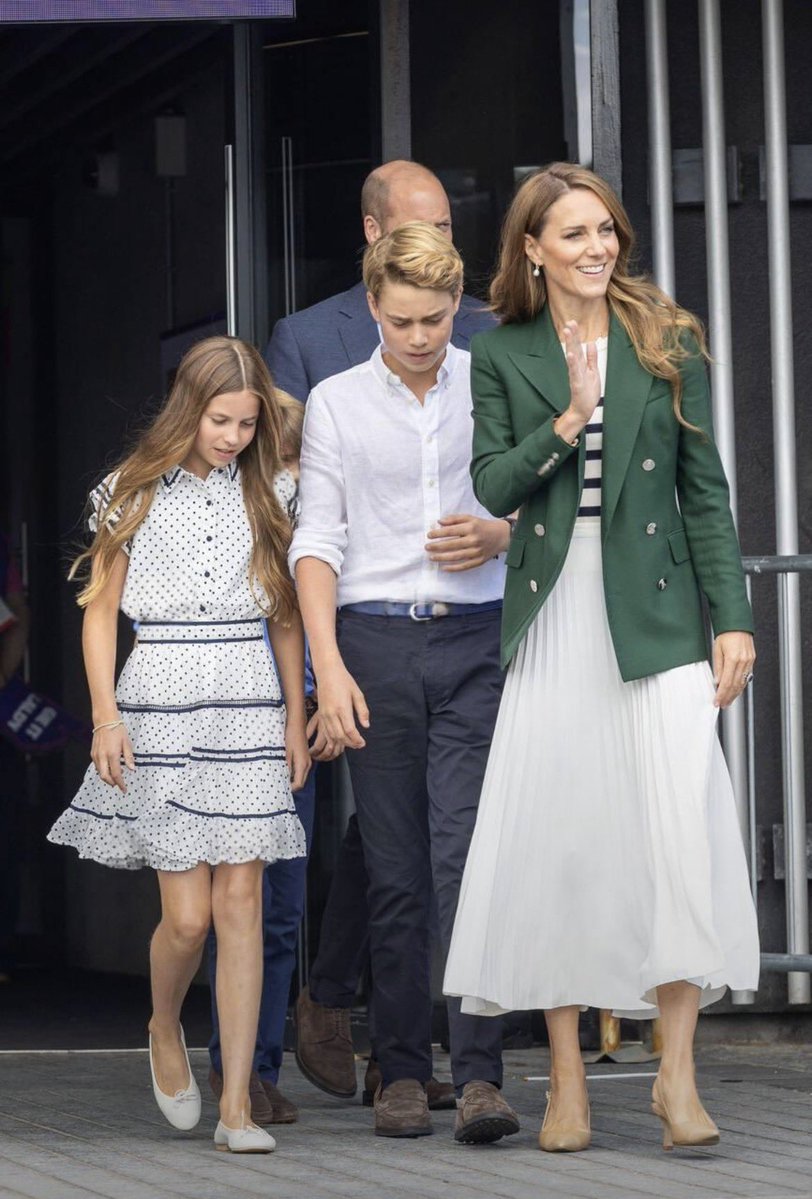 Whisperscrown's tweet photo. It’s always a joy to see the Wales family together. ❤️

The Prince and Princess of Wales, joined by Prince George, Princess Charlotte, and Prince Louis, attended the Commonwealth Games in Glasgow today.

The children have grown so much, and it’s wonderful to see them supporting such an important event alongside their parents. 👑💚

Who do you think has changed the most over the years?

#PrincessCatherine #PrinceWilliam #PrinceGeorge #PrincessCharlotte #PrinceLouis #CommonwealthGames #RoyalFamily #Glasgow2026 #BritishRoyalFamily #PrincessOfWales #PrinceOfWales