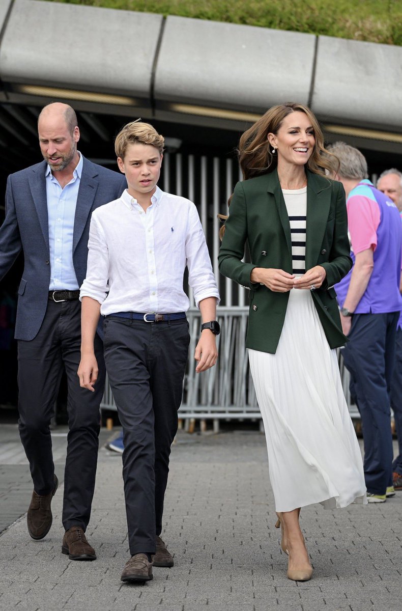Whisperscrown's tweet photo. It’s always a joy to see the Wales family together. ❤️

The Prince and Princess of Wales, joined by Prince George, Princess Charlotte, and Prince Louis, attended the Commonwealth Games in Glasgow today.

The children have grown so much, and it’s wonderful to see them supporting such an important event alongside their parents. 👑💚

Who do you think has changed the most over the years?

#PrincessCatherine #PrinceWilliam #PrinceGeorge #PrincessCharlotte #PrinceLouis #CommonwealthGames #RoyalFamily #Glasgow2026 #BritishRoyalFamily #PrincessOfWales #PrinceOfWales