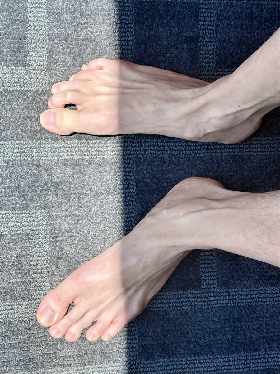 radbadb0y's tweet photo. Morning light ✨
#barefeet #malefeet #feet #baresoles #pinksoles #footarch #toes https://t.co/oA2clQVvVy