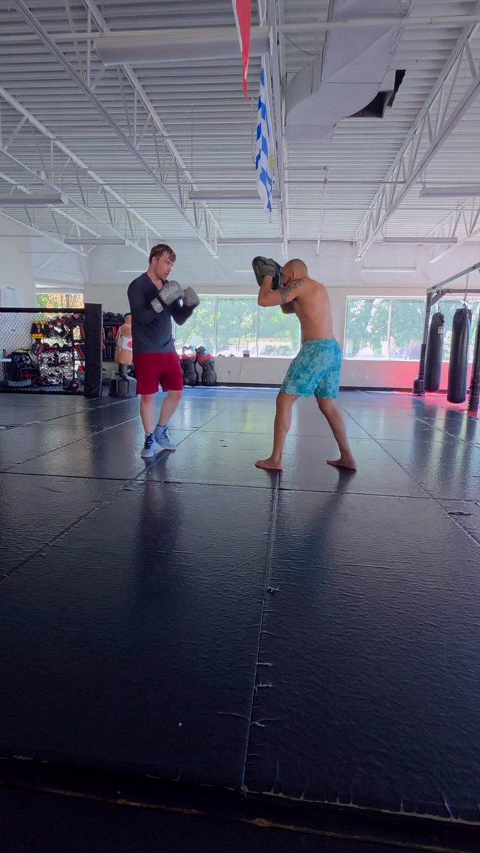 LaianeRodrigus2's tweet photo. Always grinding!!! 🥊 https://t.co/TwuLNxptLa