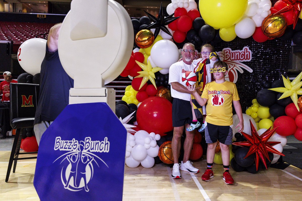 TerrapinHoops's tweet photo. Such a special day with our Buzz’s Bunch friends and families!

📸 - https://t.co/Pl9DJgZWq7 https://t.co/dkldRqmHo9