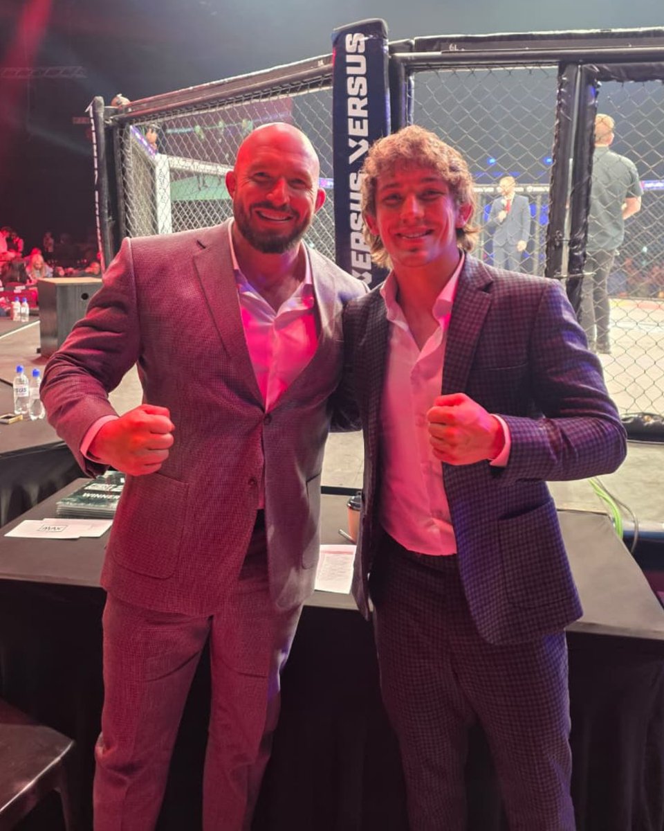 jannemanvdberg's tweet photo. Ice-cold Pretoria outside, absolute FIRE inside the cage! https://t.co/Tr0UT8Bf3y