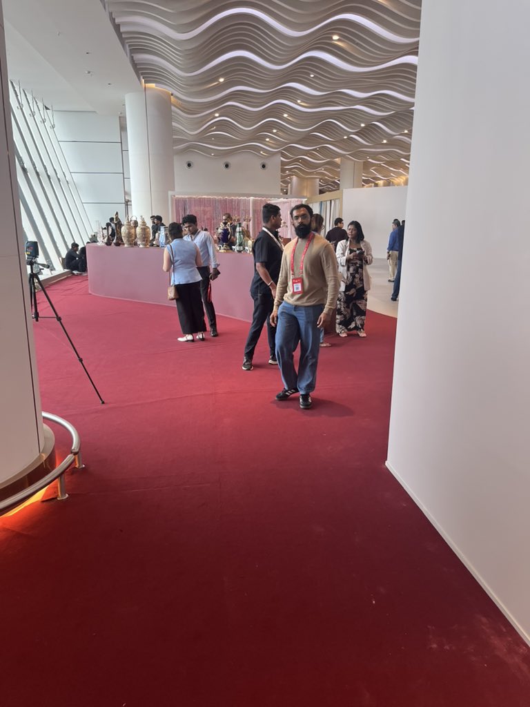 vinayverma99's tweet photo. At Giftex , The Collectors’ Cove #Mumbai #BallardPier Downtown Experience Centre. With Nabi Baksh Mansoori , well known painter from Gujarat. #Art #Painting #Astaguru #Giftex https://t.co/TanJ1AnULI