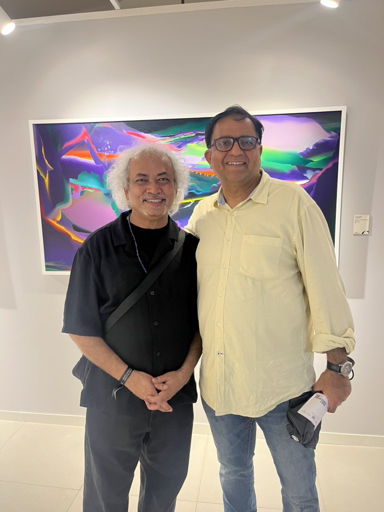 vinayverma99's tweet photo. At Giftex , The Collectors’ Cove #Mumbai #BallardPier Downtown Experience Centre. With Nabi Baksh Mansoori , well known painter from Gujarat. #Art #Painting #Astaguru #Giftex https://t.co/TanJ1AnULI