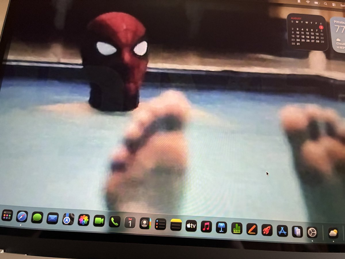 butterblaster20's tweet photo. got a macbook for college https://t.co/7eIPPBer94