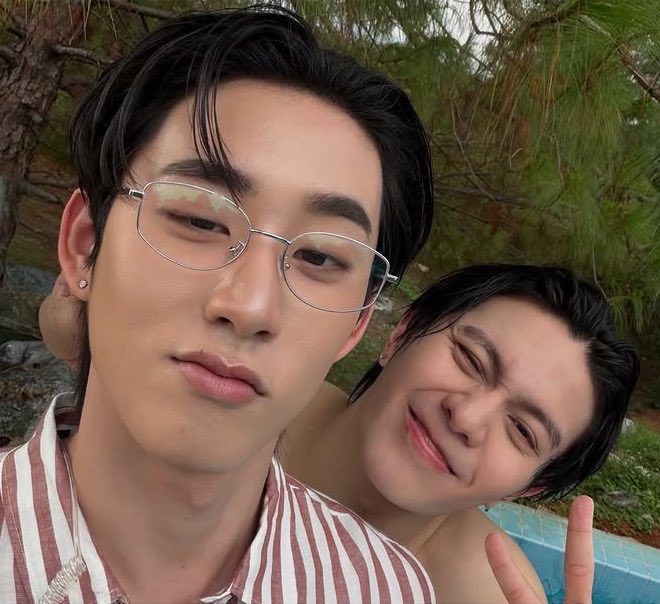 jwillestt's tweet photo. EST SUPHA 😭😭😭😭😭 always so happy to shared series with his special and lovely partner 😭❤️‍🩹

🦈: I’m happy I got to be Mok. Having William come in as Rome completed everything and made it all feel perfect.

#WilliamEst #PeachAndMeSeriesFinalEp https://t.co/23caS7tWNf