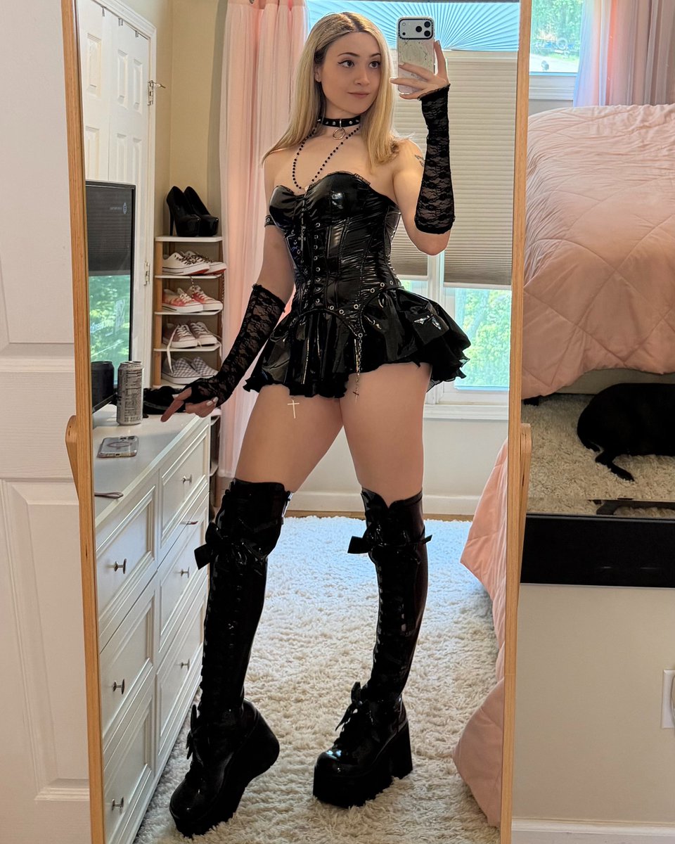 michellexotter's tweet photo. Sneak peek at one of my future cosplay outfits, do you guys like it? https://t.co/8qFPmoSxsW