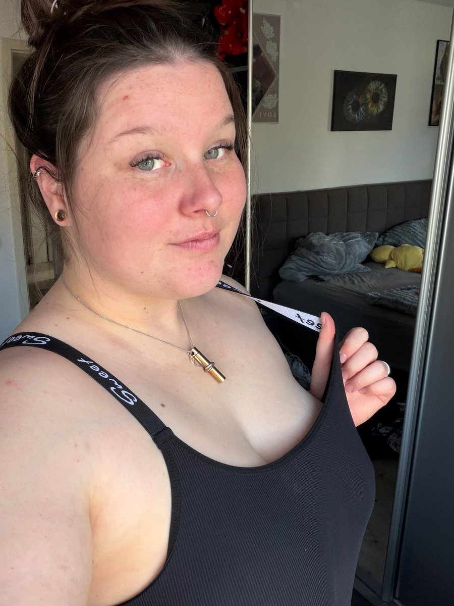 maddychuberry10's tweet photo. i caught you staring… don’t worry, i would too 😏 https://t.co/xXclu38b4l