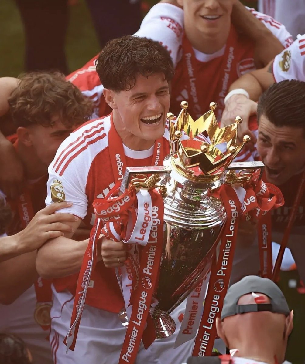 Lacazest's tweet photo. PL champ.

All the best at Everton, Christian! 🤝 https://t.co/ritJC0bSTu