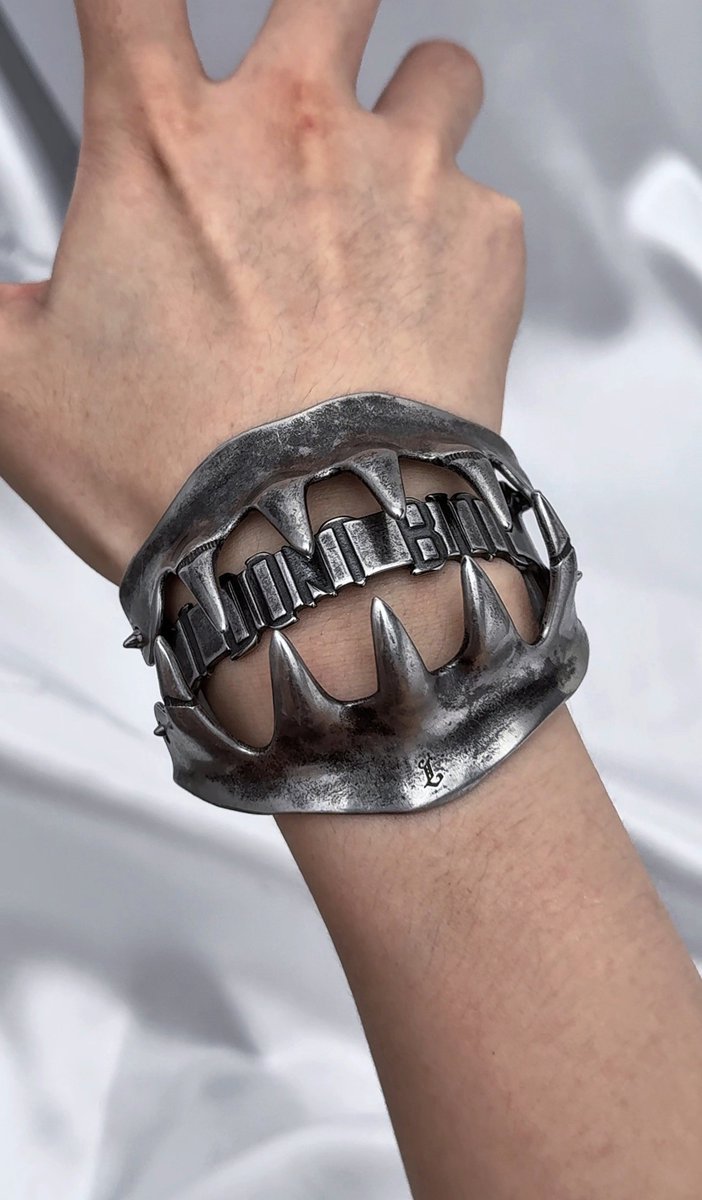 gastt_fashion's tweet photo. Gentle Giant Bracelet by LANCER. https://t.co/6CU8OVyieX