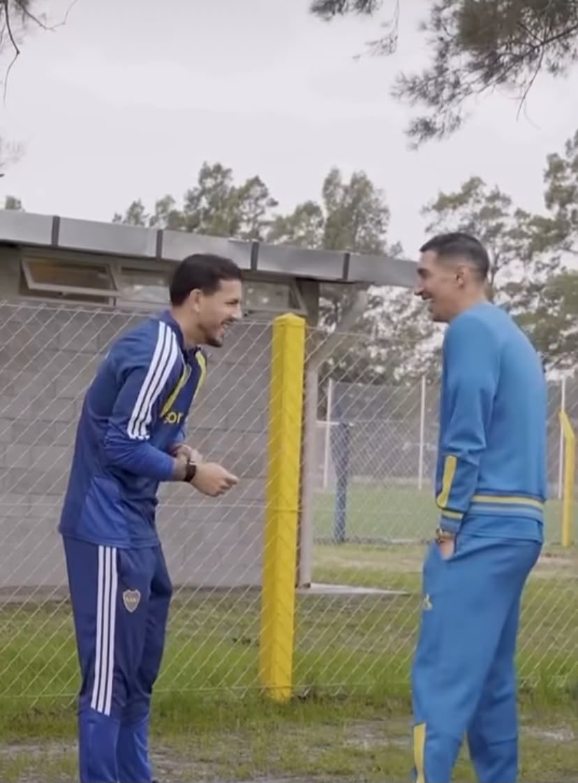 Nicoambrogi's tweet photo. Leandro Paredes recibió la visita de Ángel Di Maria en el predio de Arroyo Seco donde se entrena Boca. https://t.co/TIv7yZmVVW
