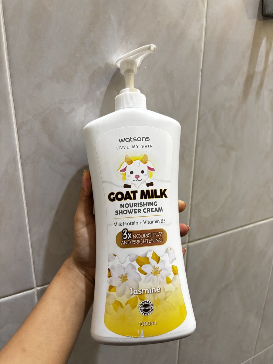 raacelll's tweet photo. #wts sabunn watsons baru banget kepake sekitar 10 pump doang aslik, dijual karena kurang suka finish after pakenyaa (licin licin gt dah) 
💸 30.000 (nego tipis bisa)
🧴1000ml alias 1L 
 
area temcy, undip ambil ke kost
beli biar nggak mubadzir di kost🥹 https://t.co/uEtVwpk37V