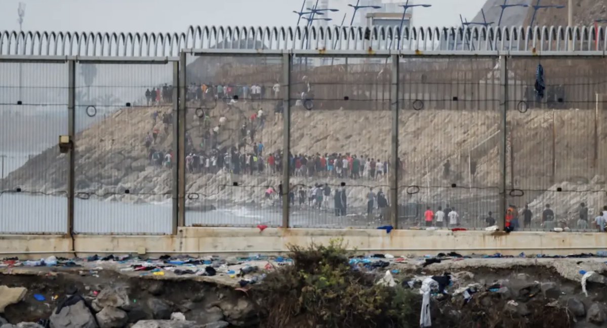 catcristiana's tweet photo. 🗣️“Qui es beneficia que es jugui amb la por i el sofriment?”

El bisbe Xabier Gómez, responsable de Migracions i Interculturalitat @giecatalunya, reflexiona sobre la crisi a Ceuta

⚠️Reclama posar les persones al centre i cercar la veritat dels fets 

👉https://t.co/47UgWshSYy https://t.co/OHeJubpK9K