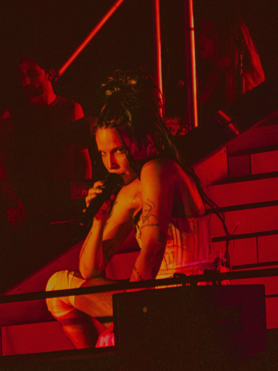 haIseylq's tweet photo. Halsey performing in Milan during The Girl in The Tower Tour. 

📸: abluefox on IG. https://t.co/01iGjuS7vl