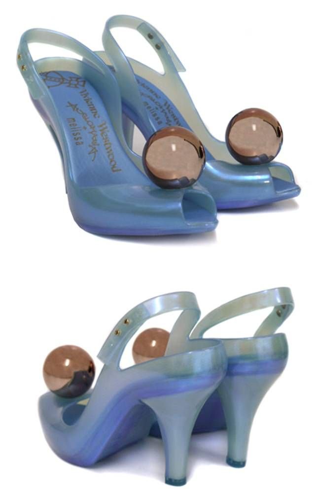 archivedlooks's tweet photo. Vivienne Westwood https://t.co/6QPvFv4Mj6