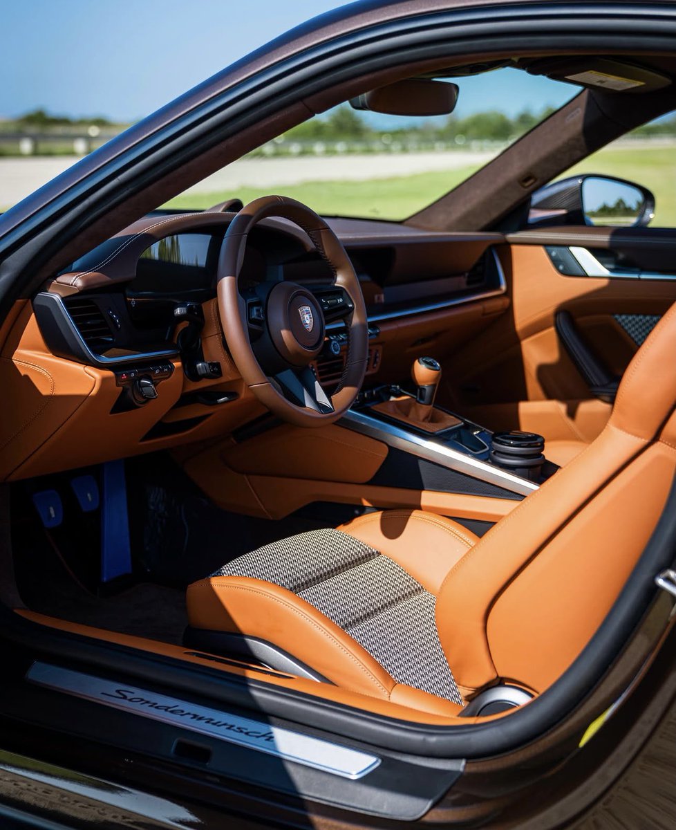 PorscheCIub's tweet photo. Paint-to-Sample Macadamia Metallic 992 GT3 https://t.co/QAtoBUJu26