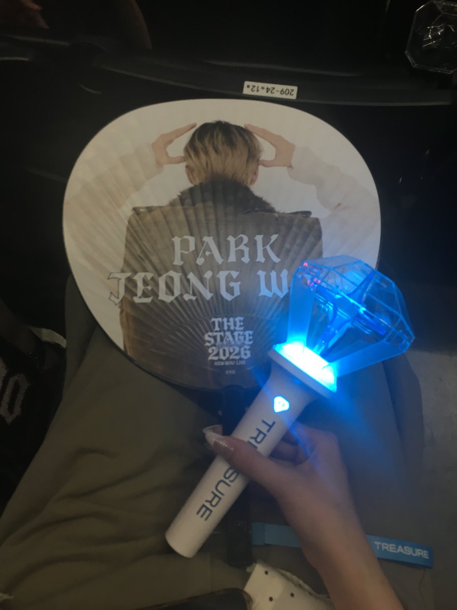 O92822's tweet photo. ２６０８０１☆꒰ᐢ⸝⸝•⩊•⸝⸝ᐢ꒱
会いたすぎてリセール取っていってきた♡
単番で入ったけど周りのトゥメﾁｬﾝたちと仲良くなって一緒に暴れた良い思い出✨
これにてザステ終了ーー🥲
#TREASURE_THE_STAGE_2026 💕 https://t.co/sQ5gINcR1u