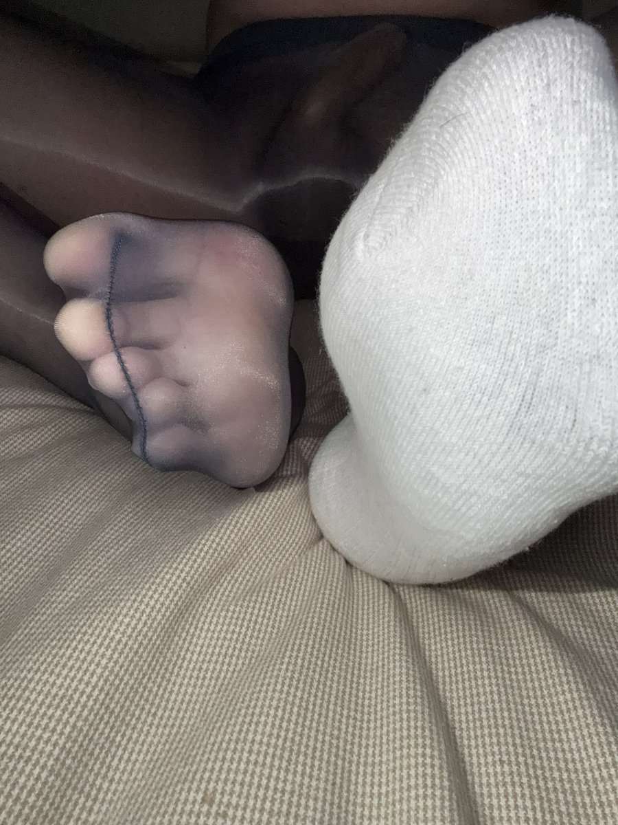 eventuallyy4u's tweet photo. 对啊，你就是一条傻逼贱狗😋，光是盯着初中男孩的脚底都忍不住想排废物狗精，不过无脑贱畜的捣脑费用自然要向你融化的大脑一样统统流进祖宗的钱包💰呢🏧🧠🖕 #男初 #小孩爹 #白袜 #粗口 #羞辱 #恶堕 #atm奴 #atm #贡奴 #傻逼 #无脑 #贡瘾 #吐钱 #无脑 #gooner #恋足 #dom https://t.co/V99ayPuhsm