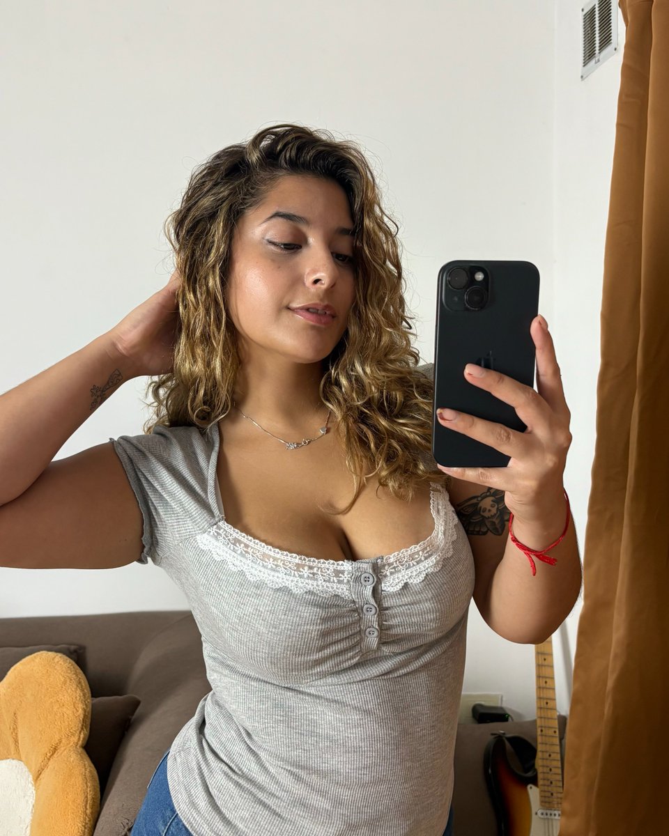 justroseeeh's tweet photo. @Reiniittta Your wardrobe never disappoints. https://t.co/Id6luZCPcJ