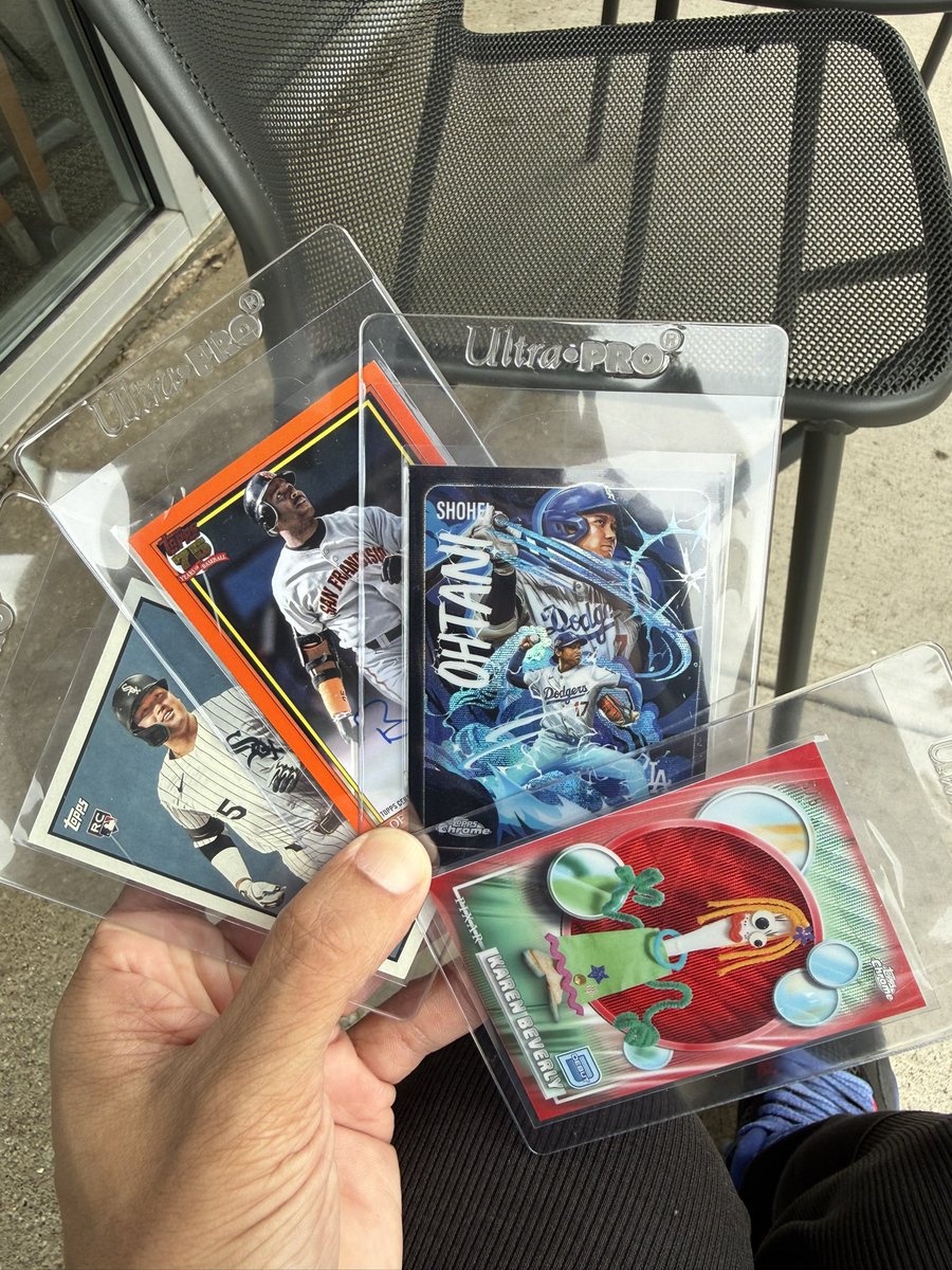 lougainzz's tweet photo. Made it to Chicago!!! But unfortunately I read online that PSA on site grading as reached max capacity and is closed. Really was going for the same day grade and return. Looking forward to the show room floor and then later on for the trade night festivities  #thenational #nscc https://t.co/DeYv1HNeHq