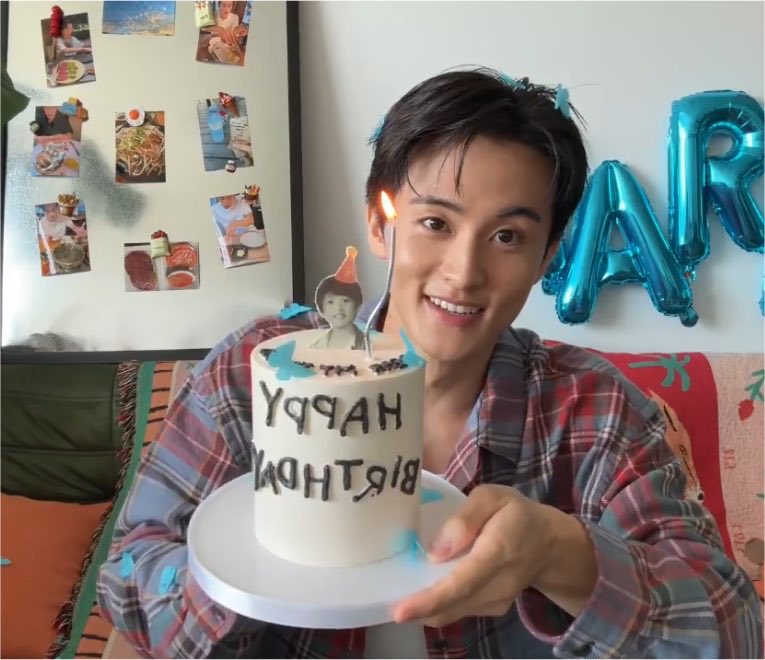 liloquacious's tweet photo. live kali ini feels different. I can’t really put it into words, but after everything that’s happened since april 3, seeing him here again, talking to us like this, feels more emotional than I expected

happy birthday, mark💙
#오랜내여름민형아생일축하해
#AlwayswithMarkLee https://t.co/G5INFlwEPx