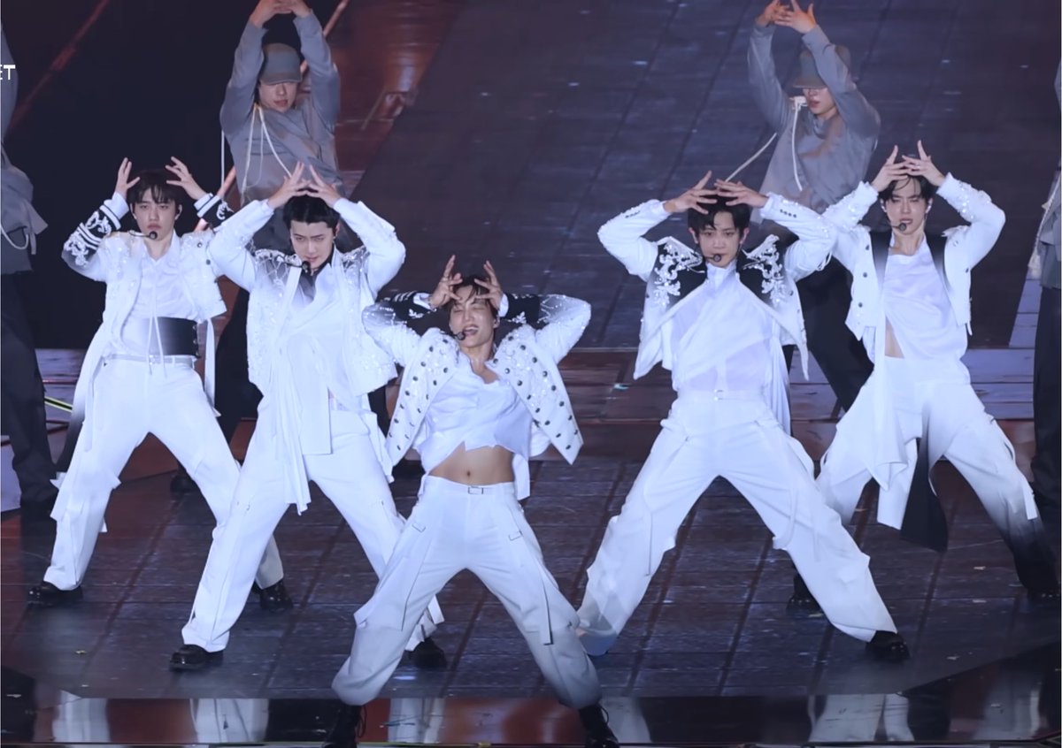 joykdlin's tweet photo. the kings and queens https://t.co/Ms1W1M0Sq5