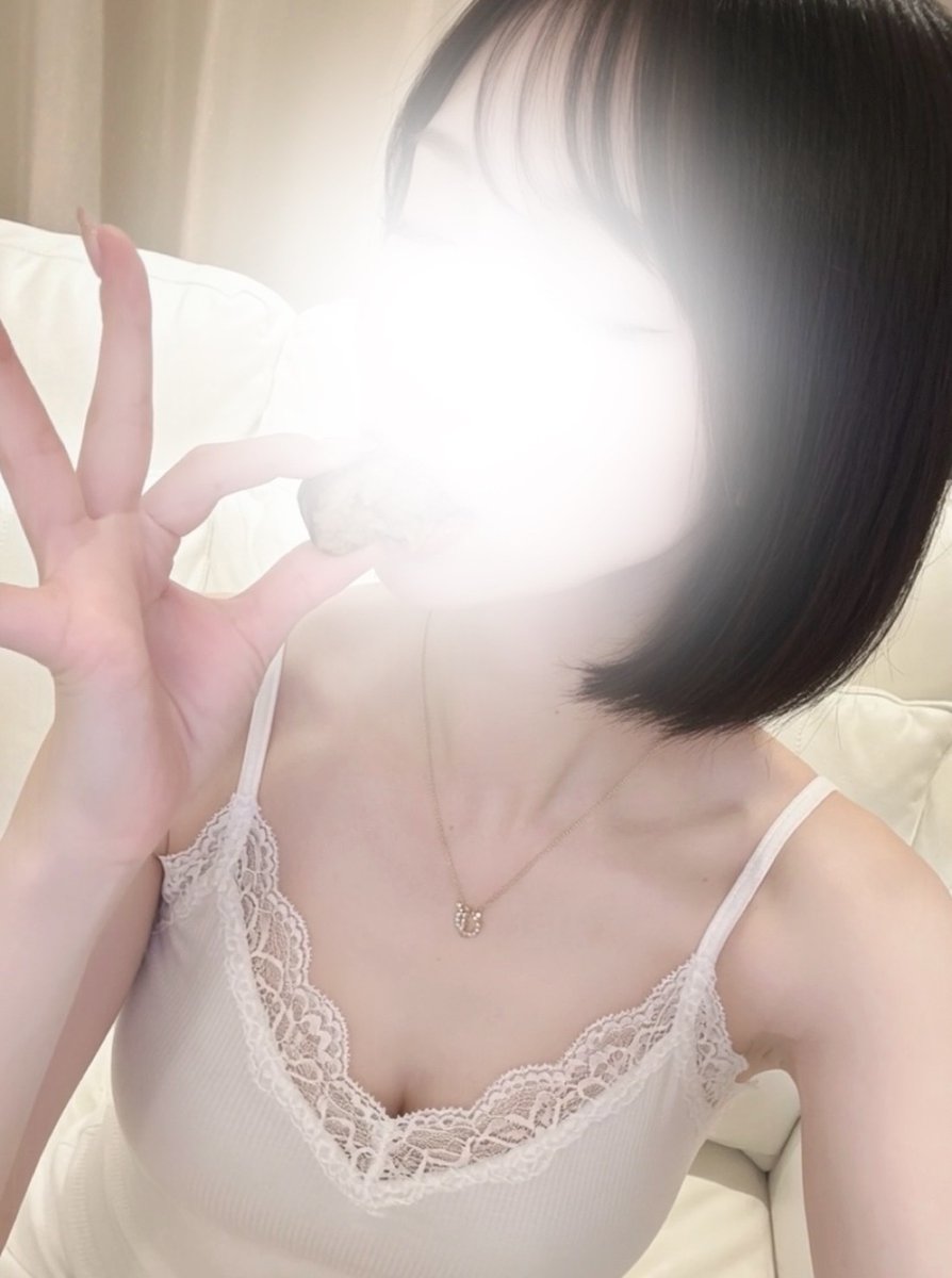 CyVq1's tweet photo. もう8��🐝🍯
1年の折り返し地点も過ぎちゃった🫢

「また会いに来るね」って言ってちゃんと会いに来てくれる���良しさま達が大好き💭💞

8月も一緒に楽しもうね💪🏻

これはいただいたひつまぶし太巻きを嗜んでるわたし( ˶ˆ⤙ˆ˵ )🤳🏻 https://t.co/3EXWzERw0a
