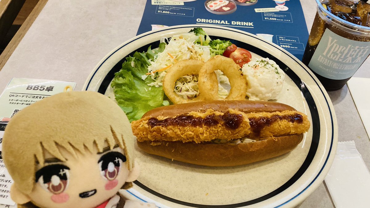 me_53_s's tweet photo. EBiDANコラボカフェ楽しかった〜！！
初日の第1部行ってきました  ̖́- https://t.co/NVEhi4Xc6j