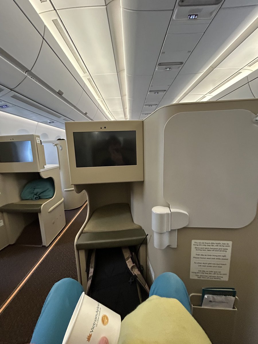 tansuisub's tweet photo. 両肩を担がれて乗ったらビジネスに振り替え��れてましたよ
これだからHVNはやめられない https://t.co/w3Y4ZM62j0