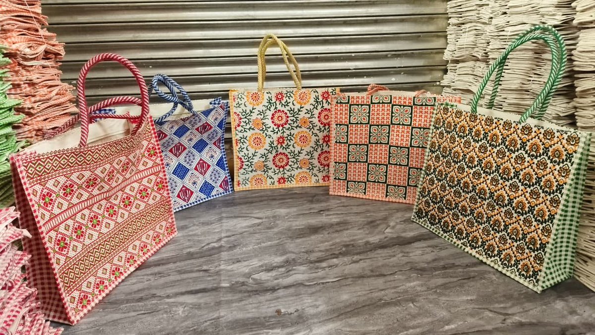caryjute's tweet photo. 16 x 18 Designer Canvas Bag is built for maximum capacity without losing its shape Premium heavy-duty canvas, oversized fit clean structured edges perfect for weekend trips or daily style.

📱 Call: 9339828230

#caryjute #DesignerCanvasBag  #EverydayCarry #CanvasBagFactory https://t.co/XQ4Y7e4GEA