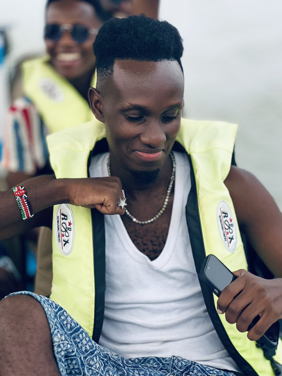 starcentdj's tweet photo. Catchin good vibes up here in Kasese 
📸: @Cartoon_Guy_ https://t.co/epoX7GD9jl