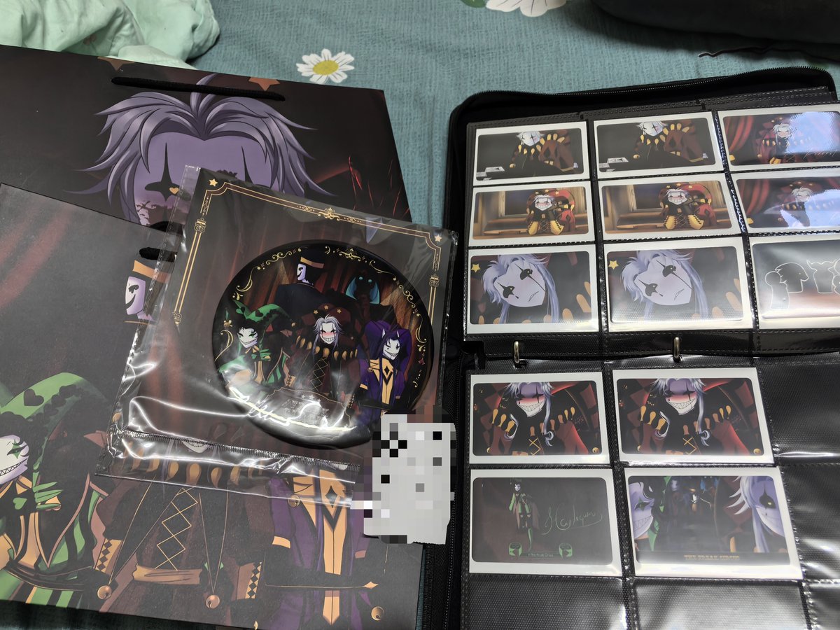 Violin15_'s tweet photo. 早起开始商场排队，冲到地下3层抢授权店周边，还好是第一个！满赠都有，开���了“隐藏h”，后悔没有抱盒吧唧 https://t.co/9ISpO7XrW2