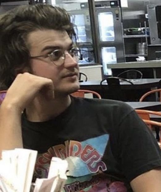 birdiebeeH's tweet photo. happy birthday to one of the weirdest guys I know, and one of my closest friends. have a good day glasses 😁 https://t.co/pNOZS4rzzY