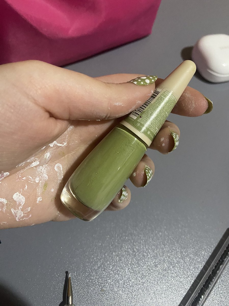 Teusimeoteunao's tweet photo. esmalte verde da raça memórias póstumas https://t.co/S3IfYmtKXN