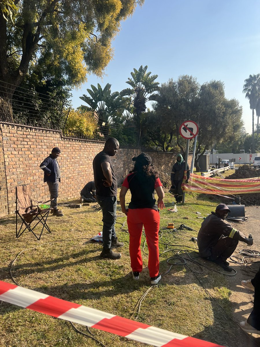 sewelankoana's tweet photo. Ward 94 Fourways branch.we have own transport for voters.we collect you and take you back✊if you can’t come to us we will come to you😂no excuses.

#RegisterToVoteEFF 
#VoterRegistrationWeekend https://t.co/1fNzVTnQzl