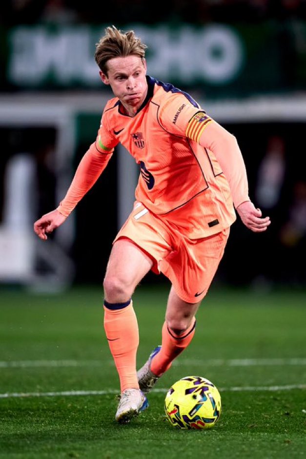 Somhiseremfcb's tweet photo. Mayor precisión de pase de los centrocampistas en las cinco principales ligas europeas la temporada pasada (más de 1000 minutos):

◉ 94,2% - Frenkie de Jong
◎ 93,8% - Vitinha 
◎ 92,9% - Aleix García
◎ 92,7% - Stanislav Lobotka
◎ 92,6% - Fabián Ruiz https://t.co/cmGWSTPkkz