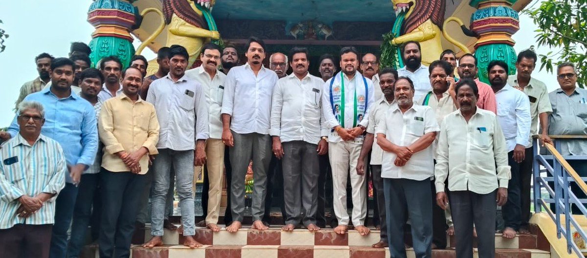 SuryaPilli6666's tweet photo. రామచంద్రపురం నియోజకవర్గ ఇంచార్జి శ్రీ పిల్లి సూర్యప్రకాశ్ గారు, మాజీ రాజ్యసభ సభ్యులు శ్రీ పిల్లి సుభాష్ చంద్రబోస్ గారు పురపాలక సంఘ ఎన్నికల శంఖారావాన్ని పూరించి #గడపగడపకు_వైఎస్ఆర్ # కార్యక్రమాన్ని ప్రారంభించారు. ఇంటింటికీ వెళ్లి ప్రజలను కలిసి కూటమి ప్రభుత్వ వైఫల్యాలను వివరించారు https://t.co/yDXSUEh931