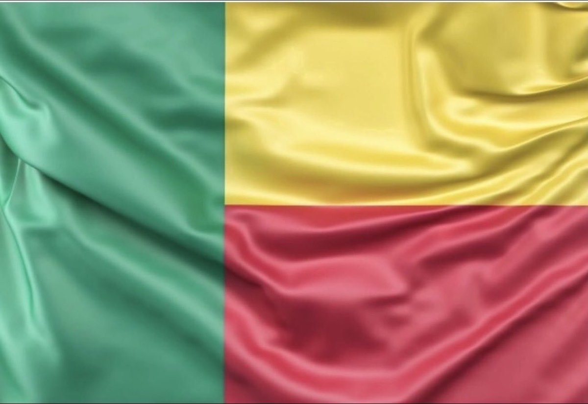 la_kemss's tweet photo. The Flag                                    The Face ✨ https://t.co/oJ6mew5G99
