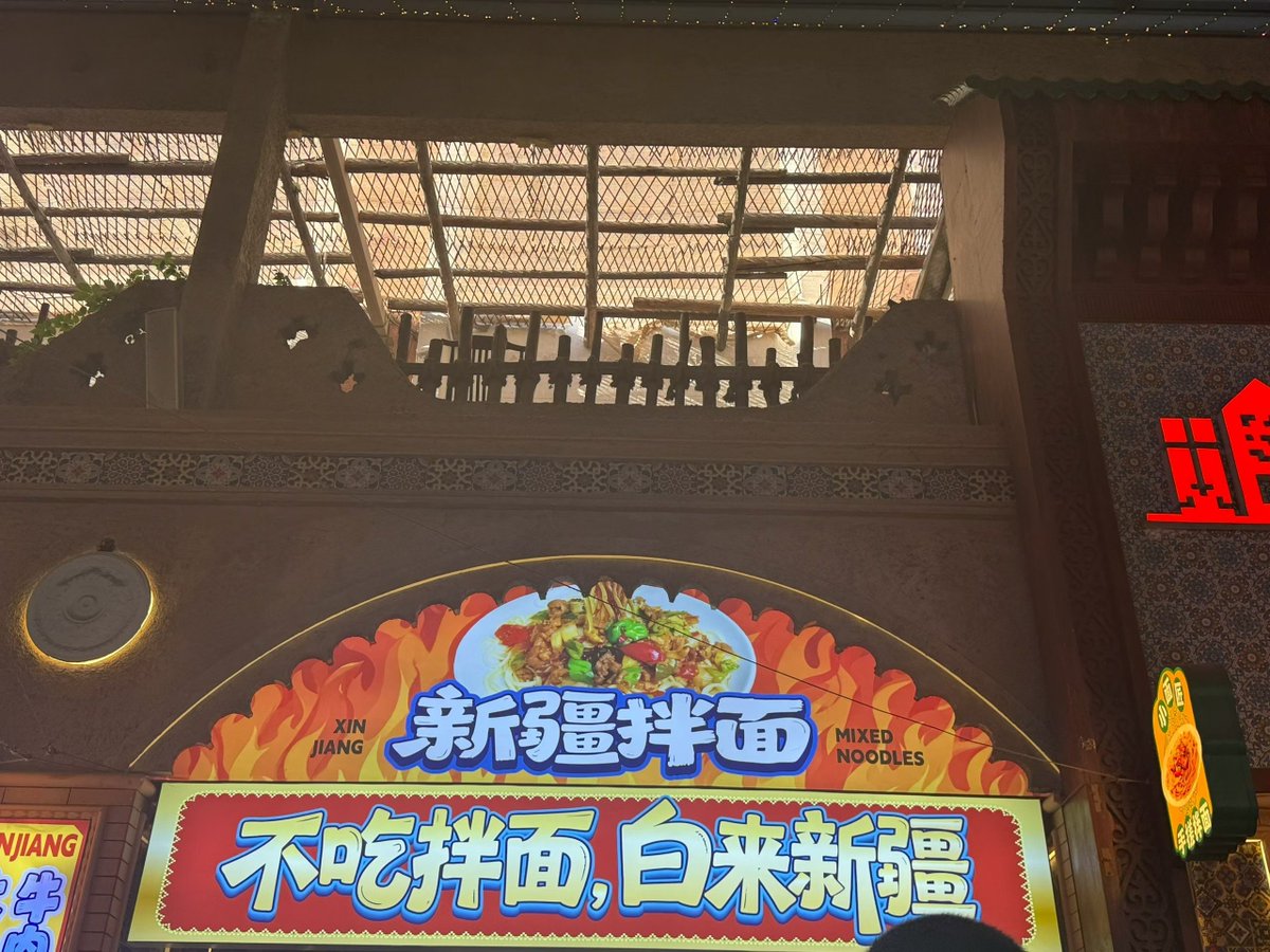 wangmeng201685's tweet photo. 这么大的馕，你见过吗？ https://t.co/EFQgNjuAFY