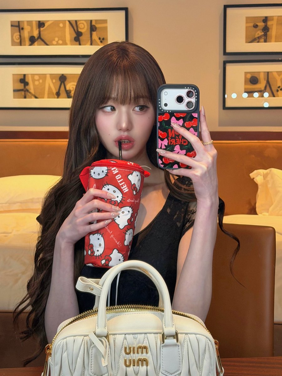 eatsbreads's tweet photo. pov: it’s national girlfriend day
and I’m your girlfriend 💕 https://t.co/V7aj3cTSyI