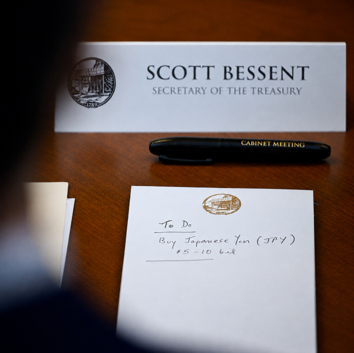 coinbureau's tweet photo. 🇺🇸🇯🇵JUST NOW: Japan and the US may unveil a joint policy to address the yen's weakness as early as next week, per Kyodo News.

Bessent's notepad at a Camp David cabinet meeting read "To Do: Buy Japanese Yen $5-10 bil." https://t.co/VYNOkRAuyu